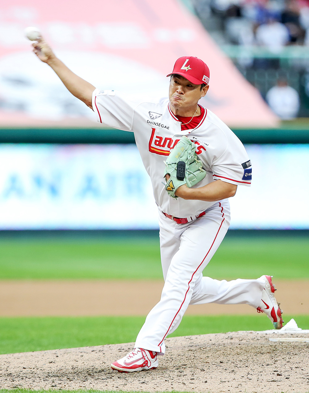 FA 미아로 은퇴위기를 이겨내고 부활한 SSG 랜더스 노경은 투수의 투구