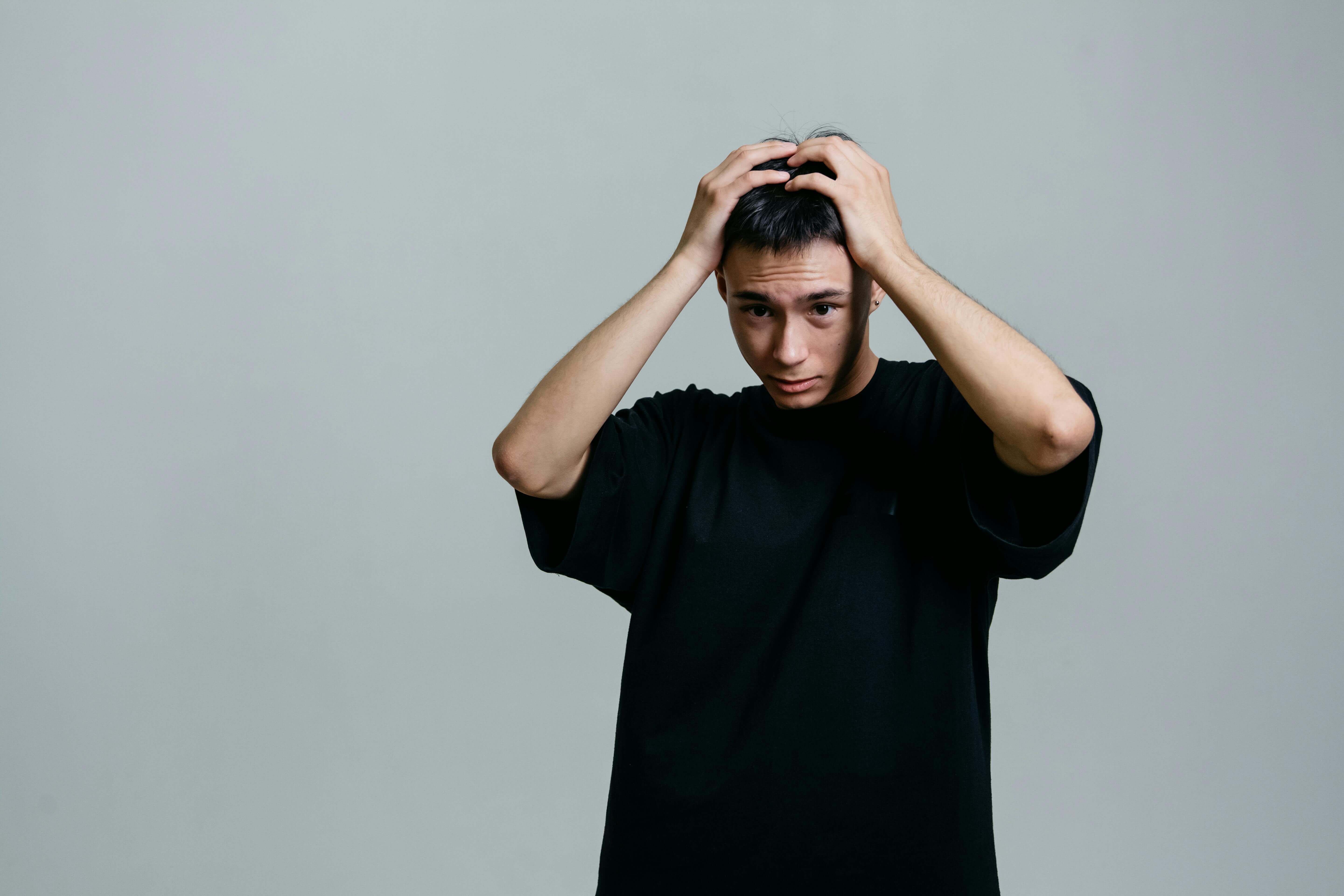 두피 건조 비듬 원인 7가지! 샴푸 바꿔도 계속 생기는 진짜 이유