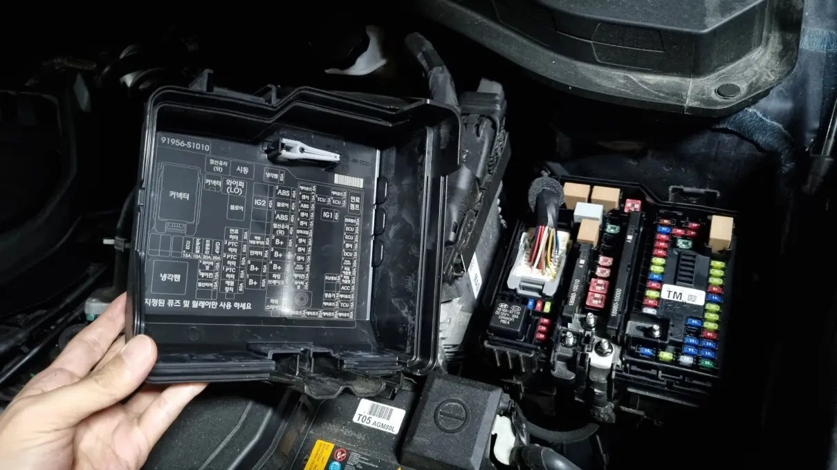 퓨즈박스 열린 모습