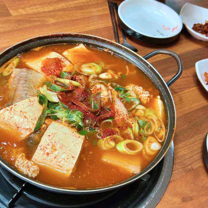 토요일은밥이좋아 토밥좋아 천안 감칠맛 생태찌개 맛집