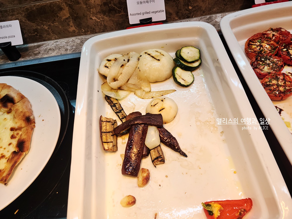 포포인츠 바이 쉐라톤 서울 명동 에볼루션 뷔페 런치 후기