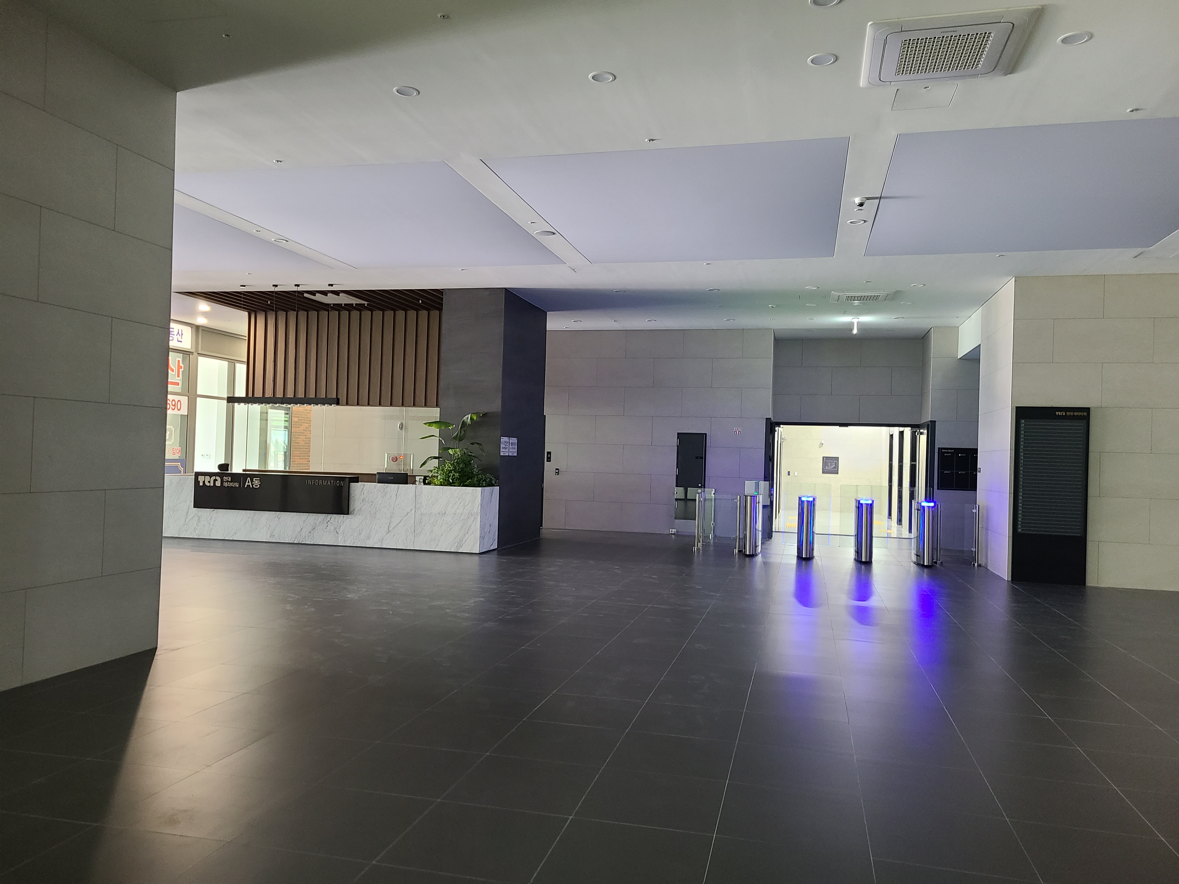 오산 현대테라타워CMC 1층 내부3
