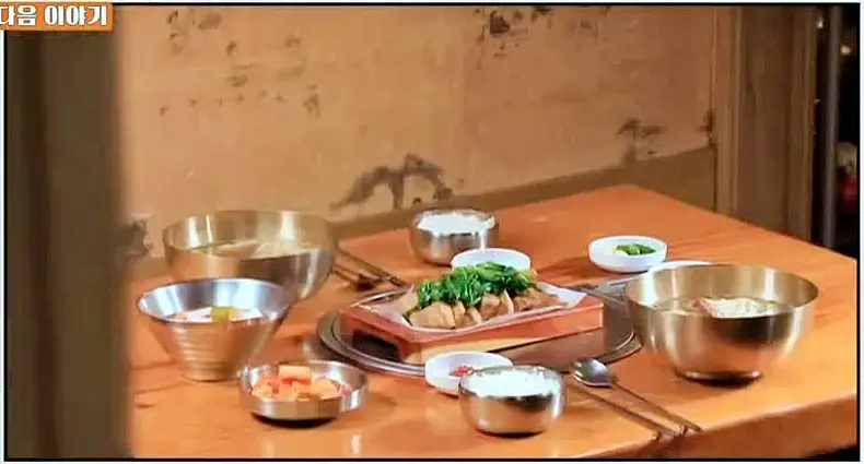 식객 허영만 백반기행 서영희 질리지 않는 맑고 담백한 돼지 곰탕 충무로 노포 맛집 소개