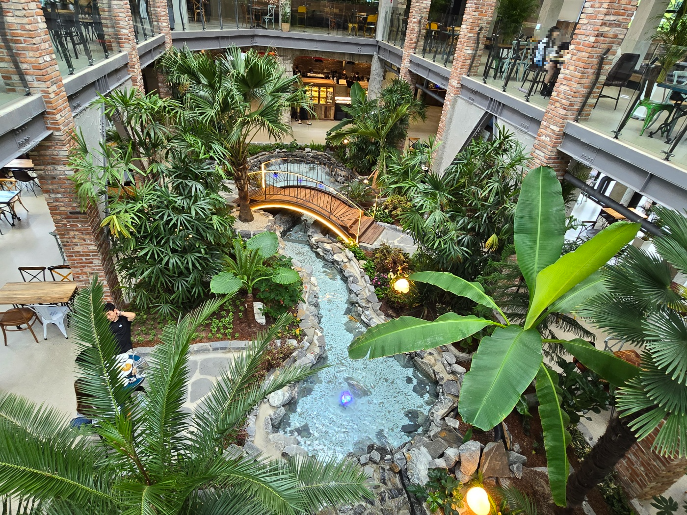 2층에서 바라본 정원모습