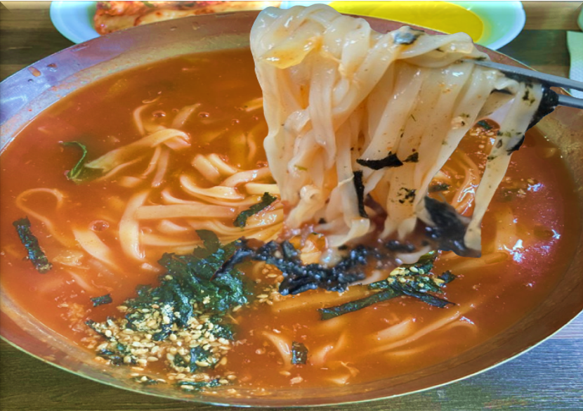 오뚜기칼국수의 걸쭉한 장칼국수와 탱탱한 면발