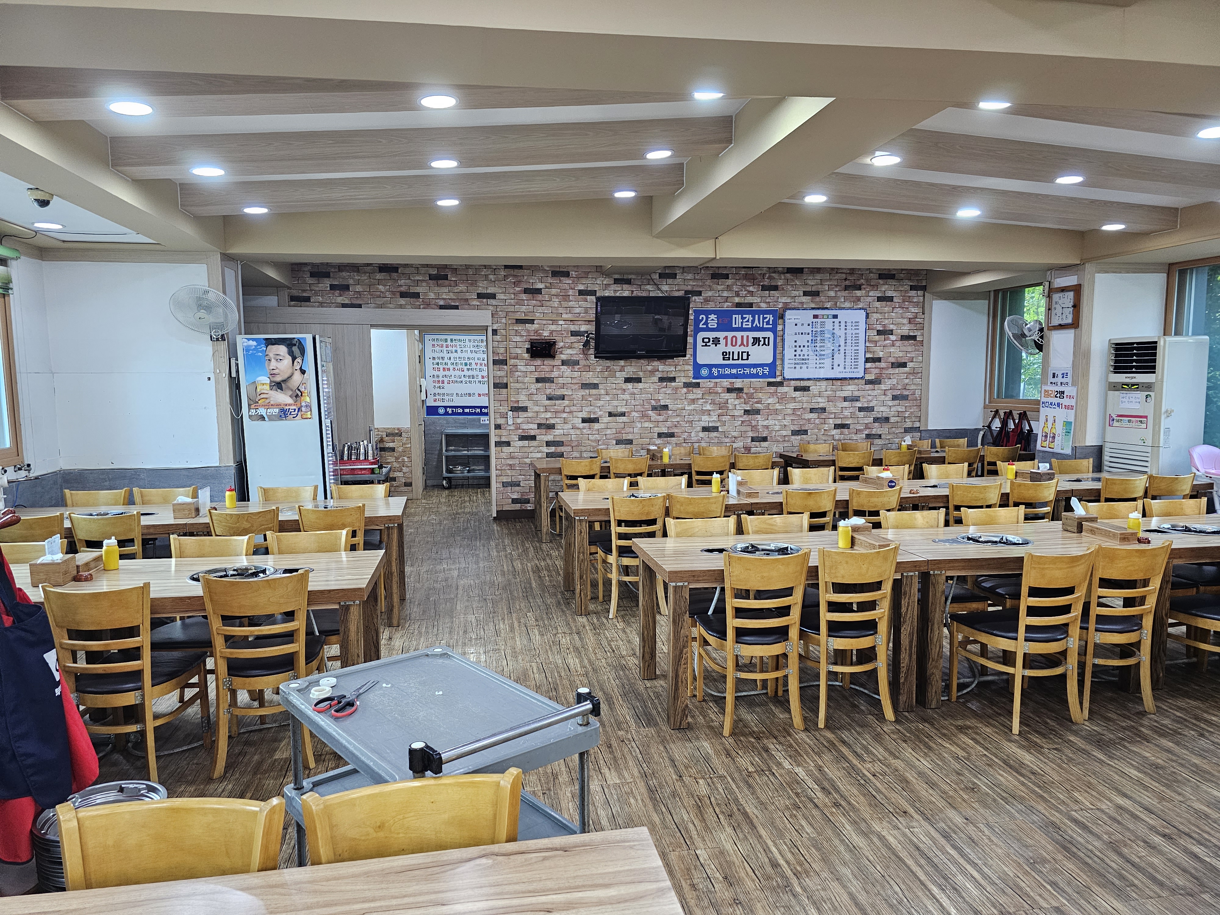 경기도_부천시_원미동_청기와뼈다귀해장국_실내