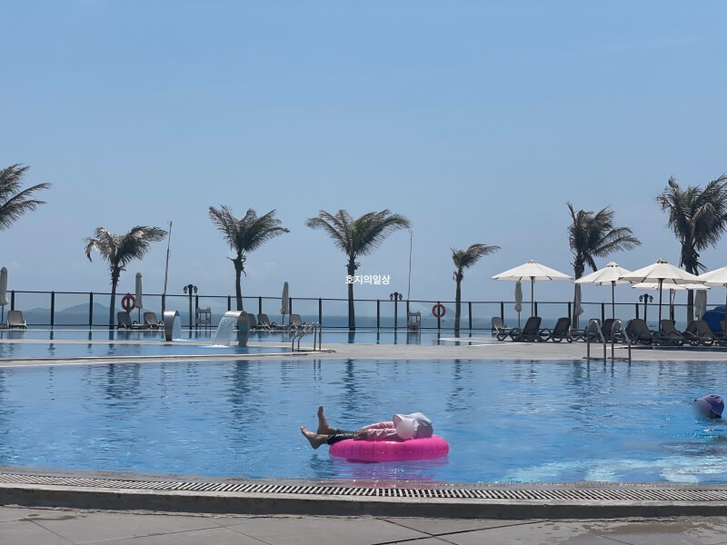 나트랑 스완도르 리조트 깜란 후기 - 메인 수영장