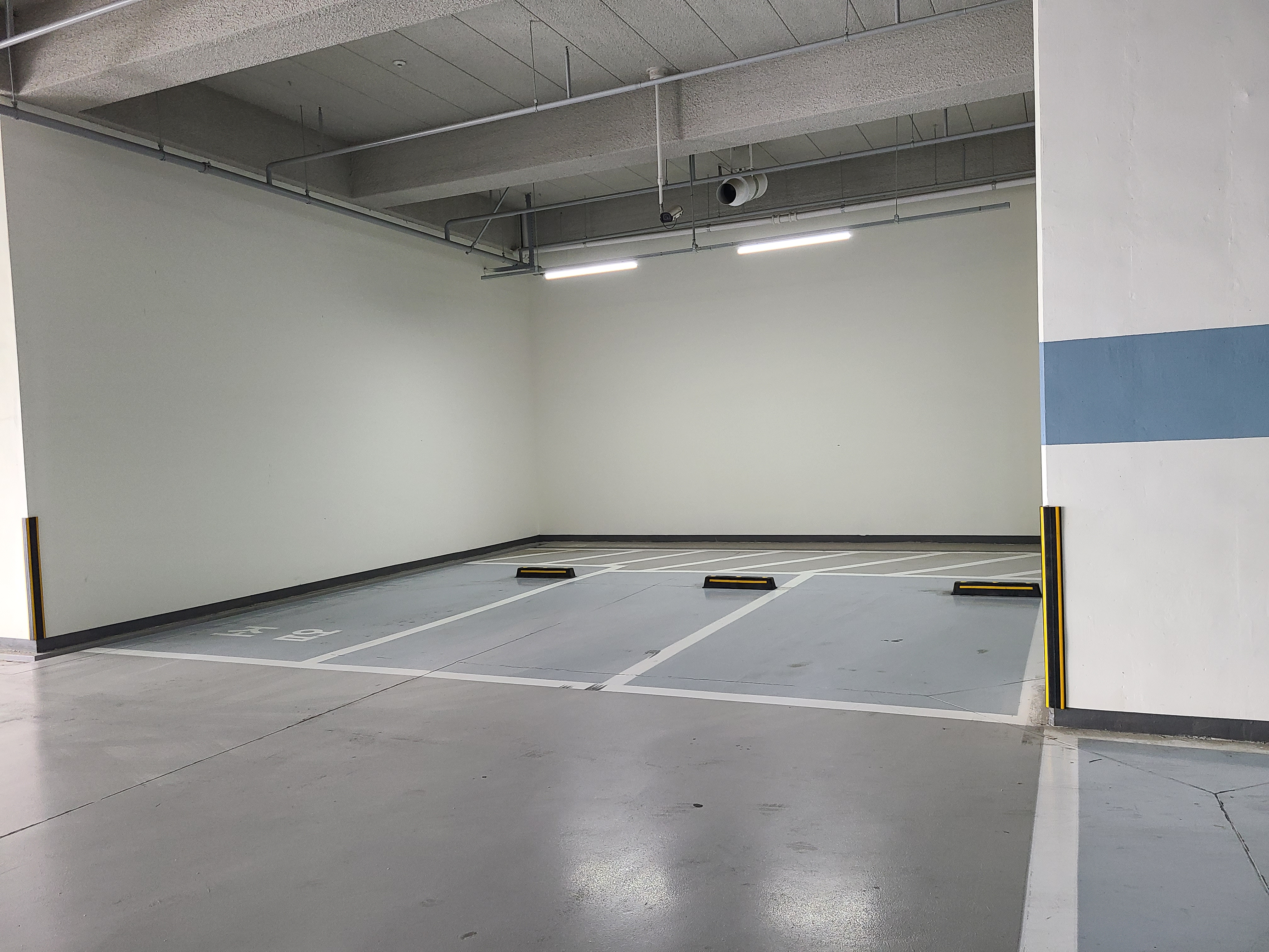 성남 센터엠 드라이브인, 섹션오피스, 지상주차장10