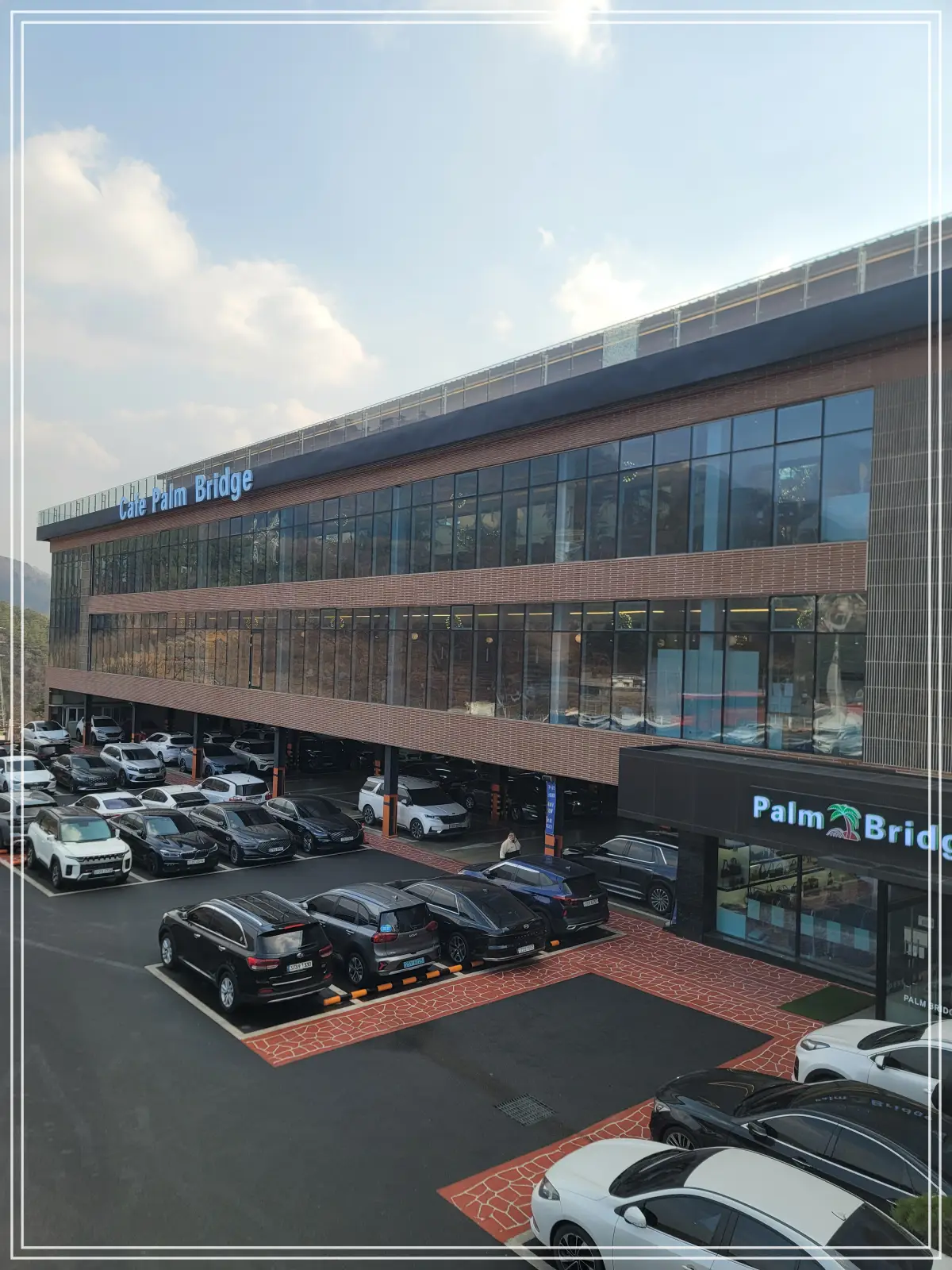 팜브릿지-2층-건너편-주자창-전경