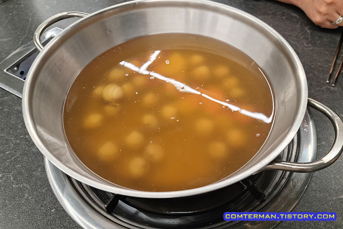 황부자 칼국수 순한 맛 국물