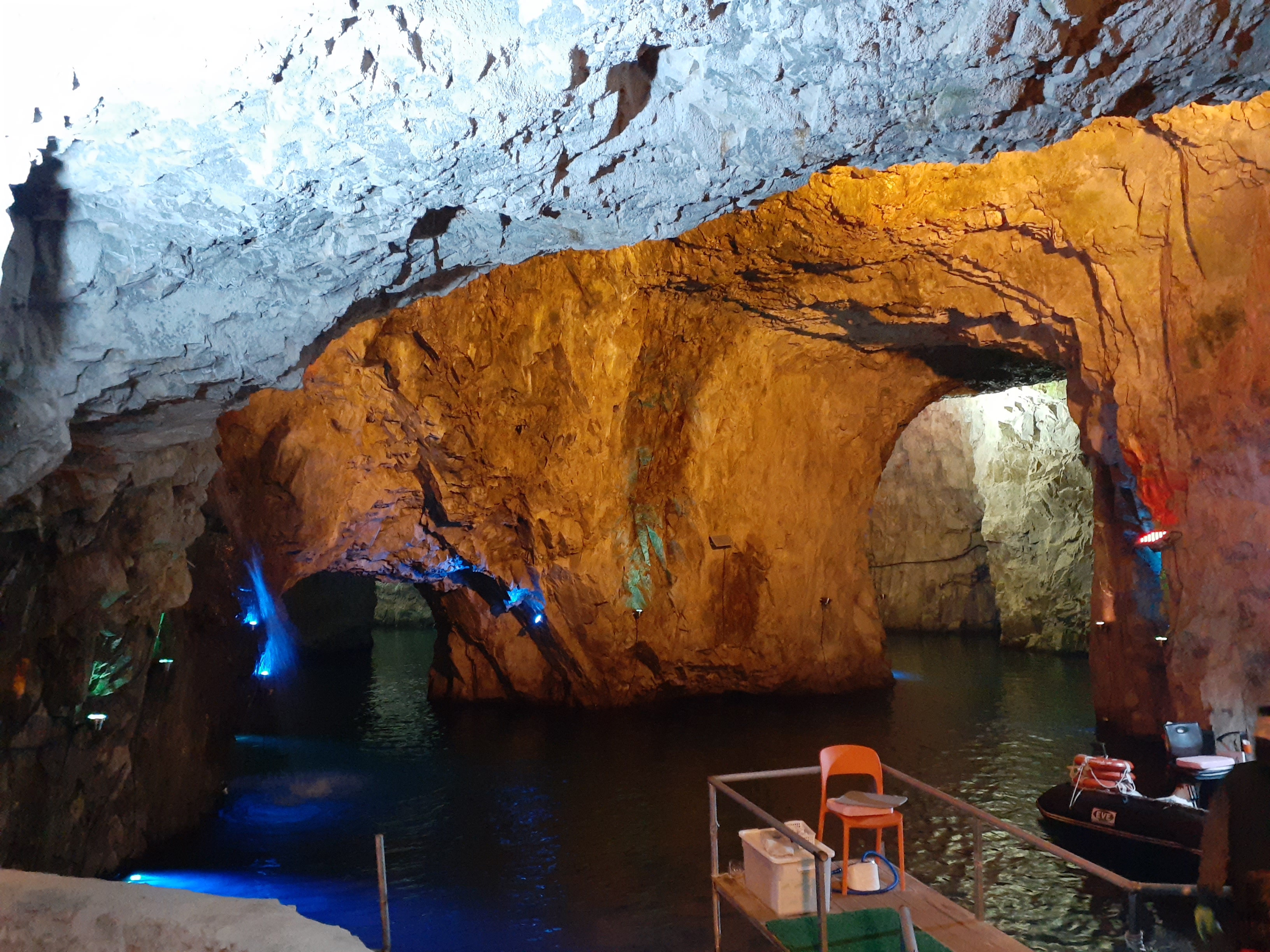 자수정동굴나라