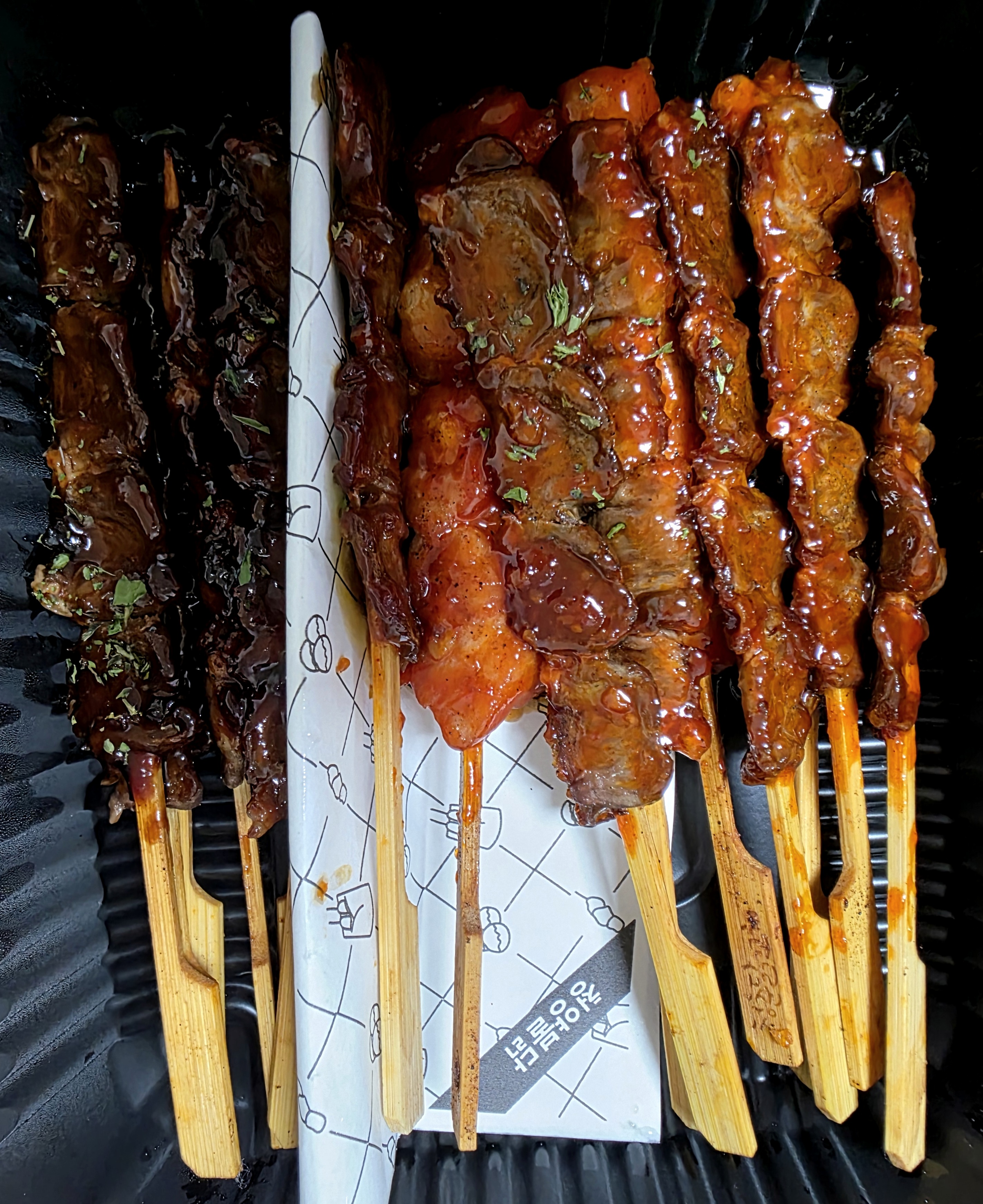 양념꼬치는-따로-포장해-주셨어요.