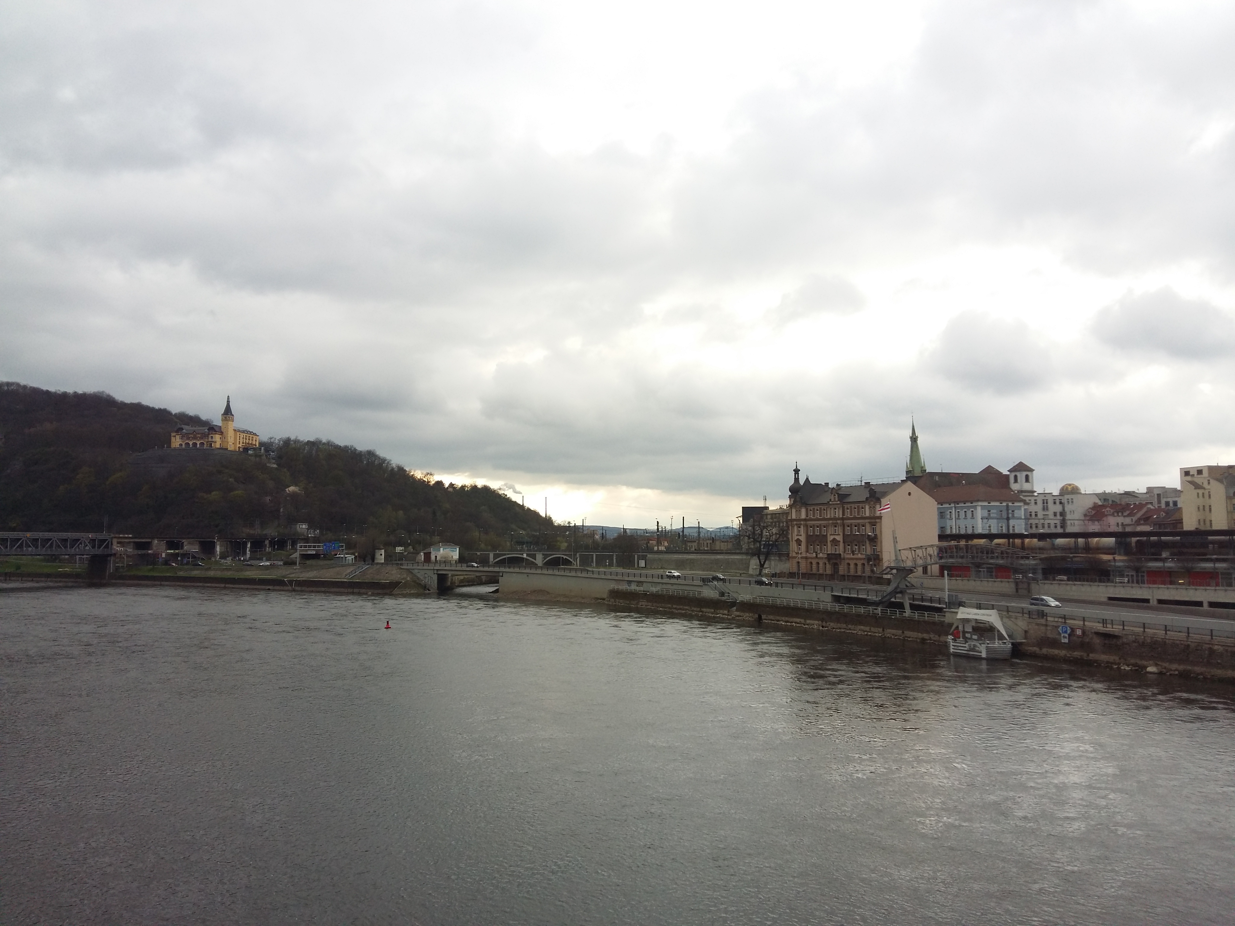 체코 우스티나트라뱀 멀리 보이는 베르루셰 전망대