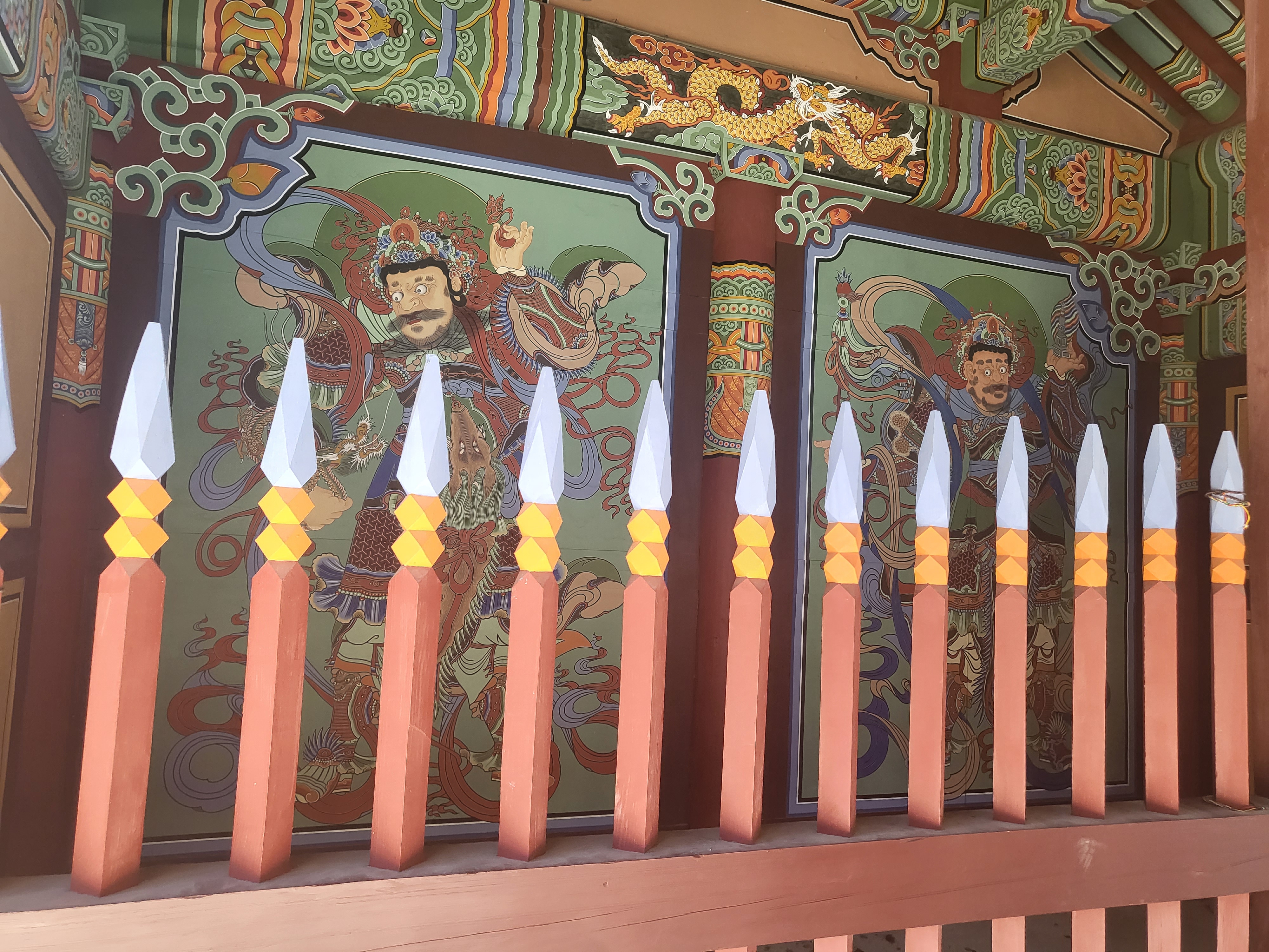 국화 향기 가득한 부산 기장 장안사 제 7회 기장 국화분재전시회가 열렸습니다.