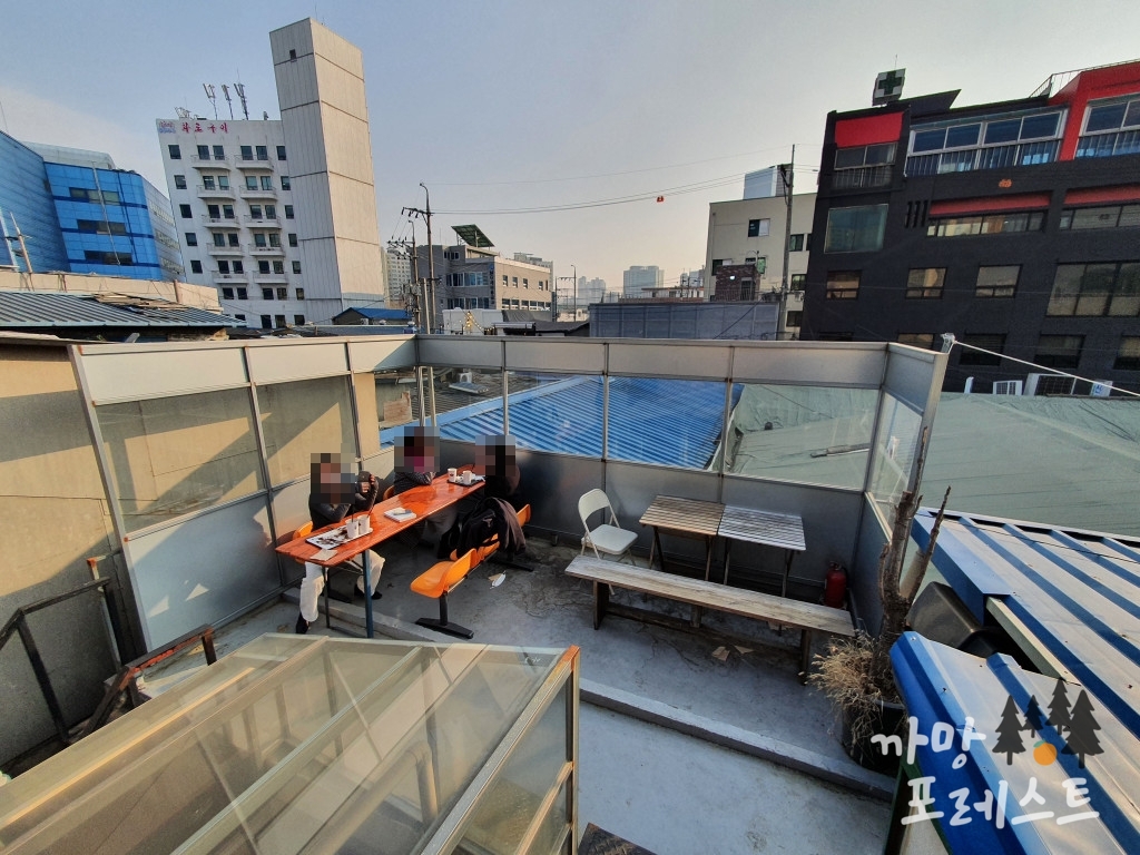 러스트 베이커리 야외 자리