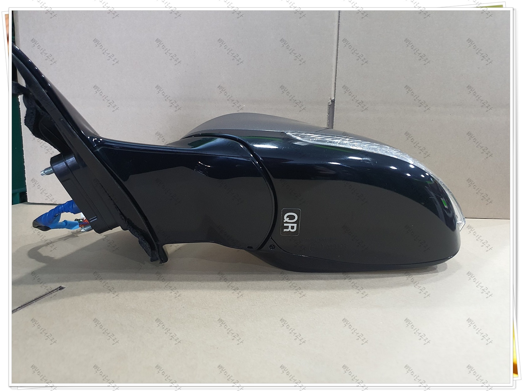 인피니티 Q50 중고 사이드미러 하단부