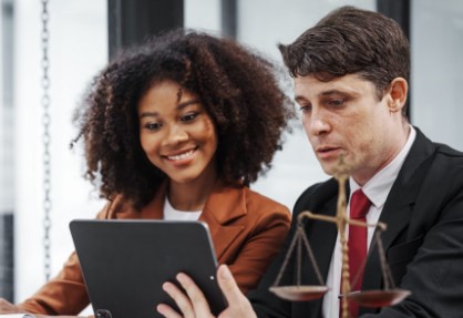 어쏘 변호사 하는일 연봉 정리 (Associate Lawyer)