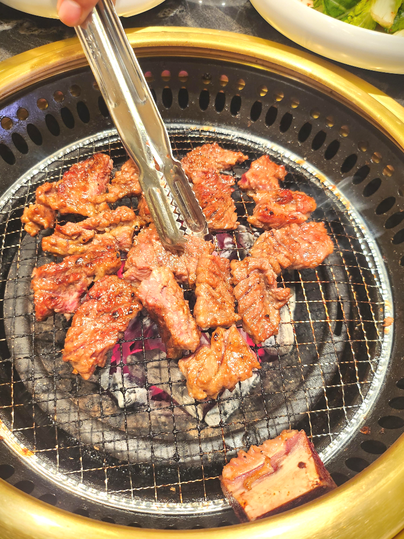 노릇하게 구워진 송도이동갈비 완성 비주얼