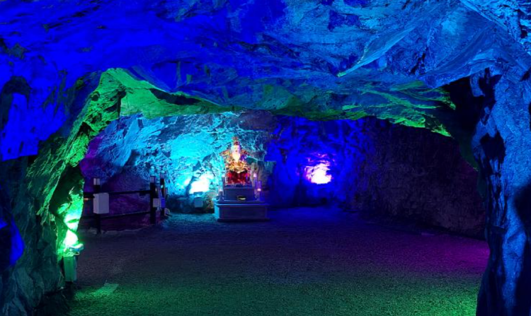 논산 반야사 동굴법당