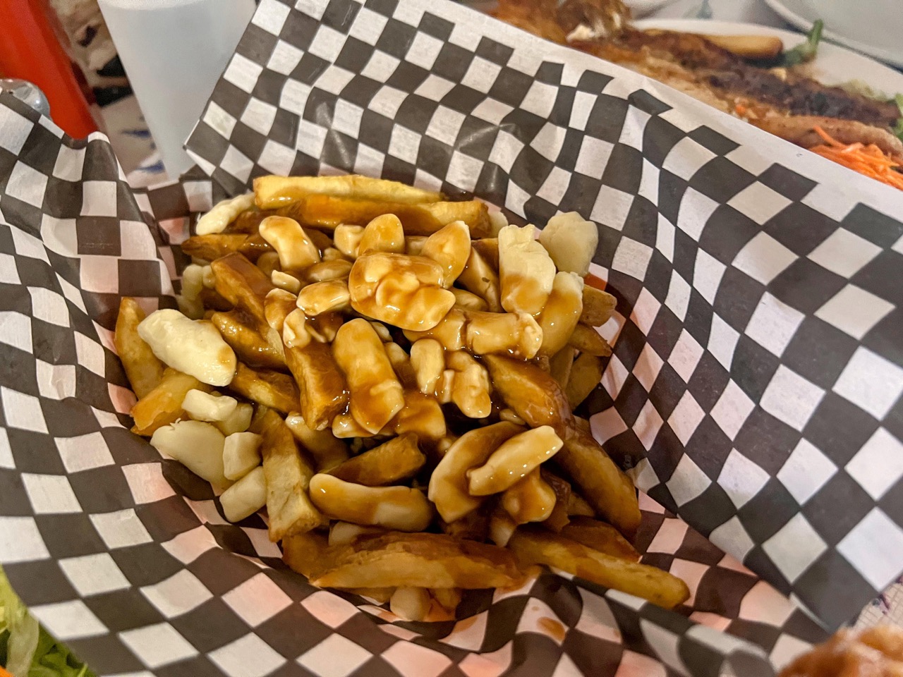 캐나다 현지 음식 푸틴 Poutine. 양념치즈감자튀김(?)