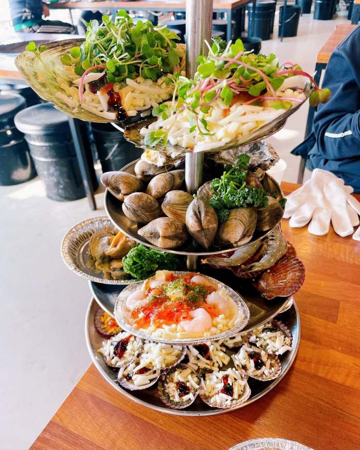 백반기행 지수원 편 4단 조개구이 무한리필 치즈 가리비 전복 숯불 구이 오이도 맛집 소개