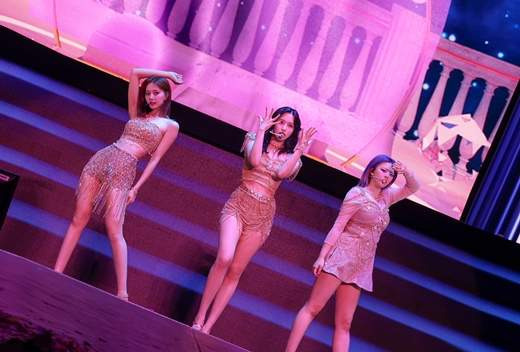 트와이스 북미 투어 55만 관객 돌파! K-팝 걸그룹 역대 최다 기록 및 일본 국립경기장 최초 입성 총정리