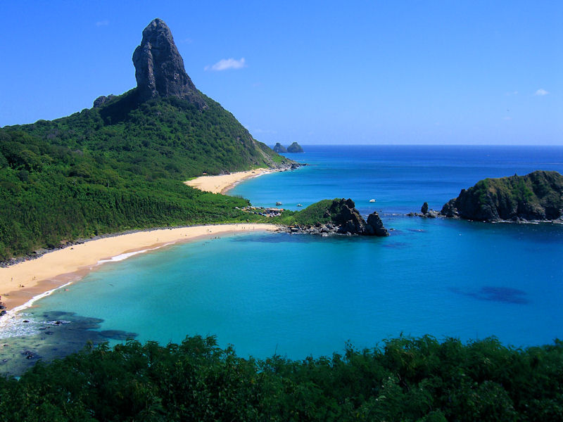 페르난두 지 노로냐의 해변과 모후 두 피쿠(Morro do Pico)