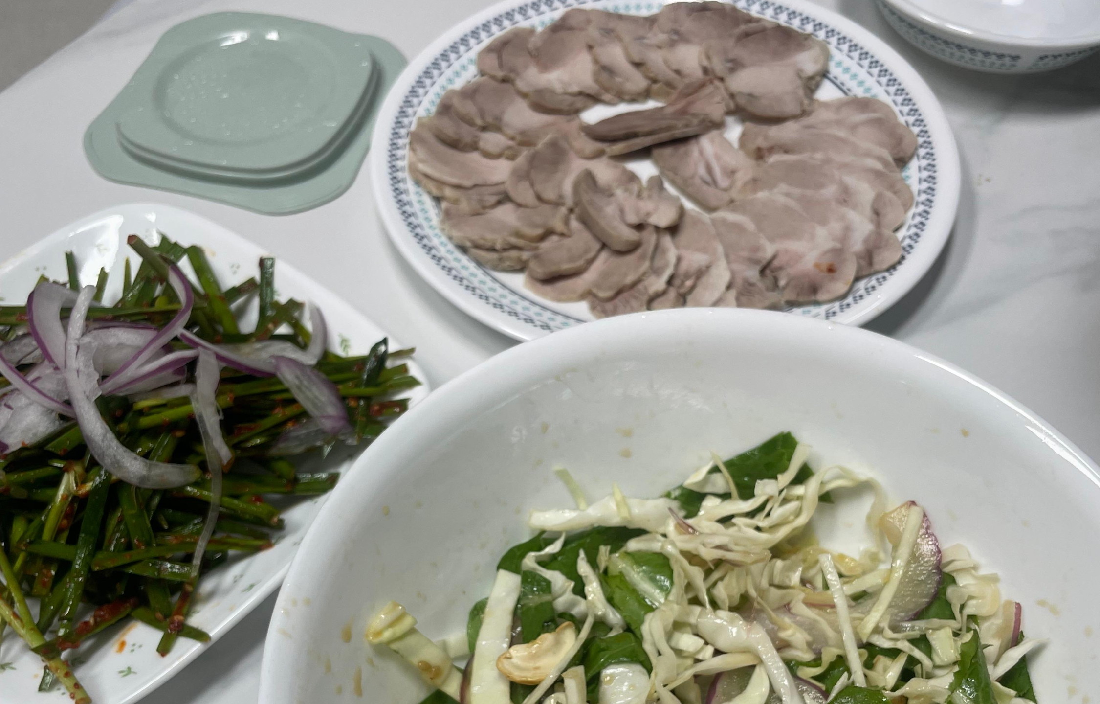 완성된 냉제육 한 상