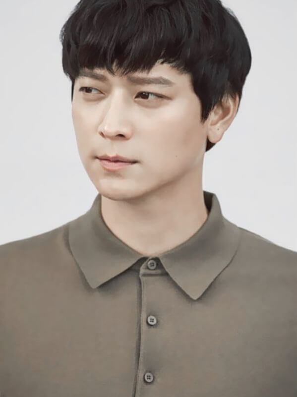 카라티를입고있는-남성의모습