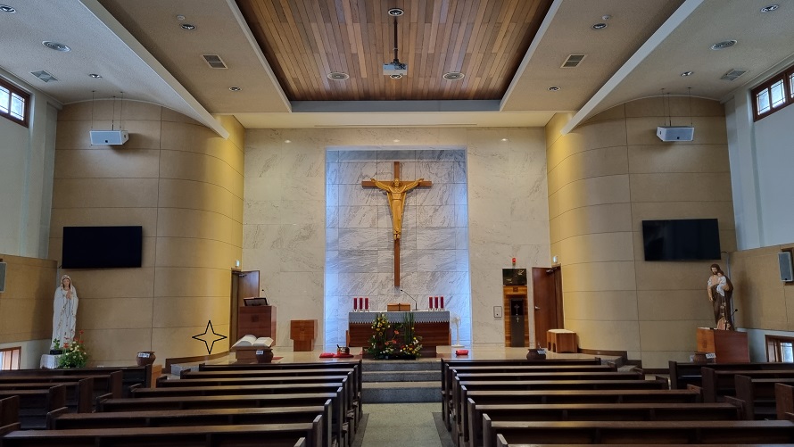 고양 능곡성당 성전 안 사진