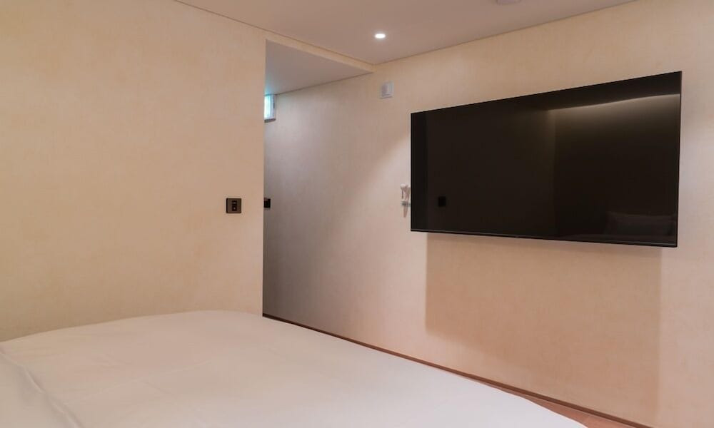 잠실 오로시에 관광호텔 특가! 신상 부티크 호텔 완전정복 (루프탑수영장+사운드바+스마트시스템 총정리)