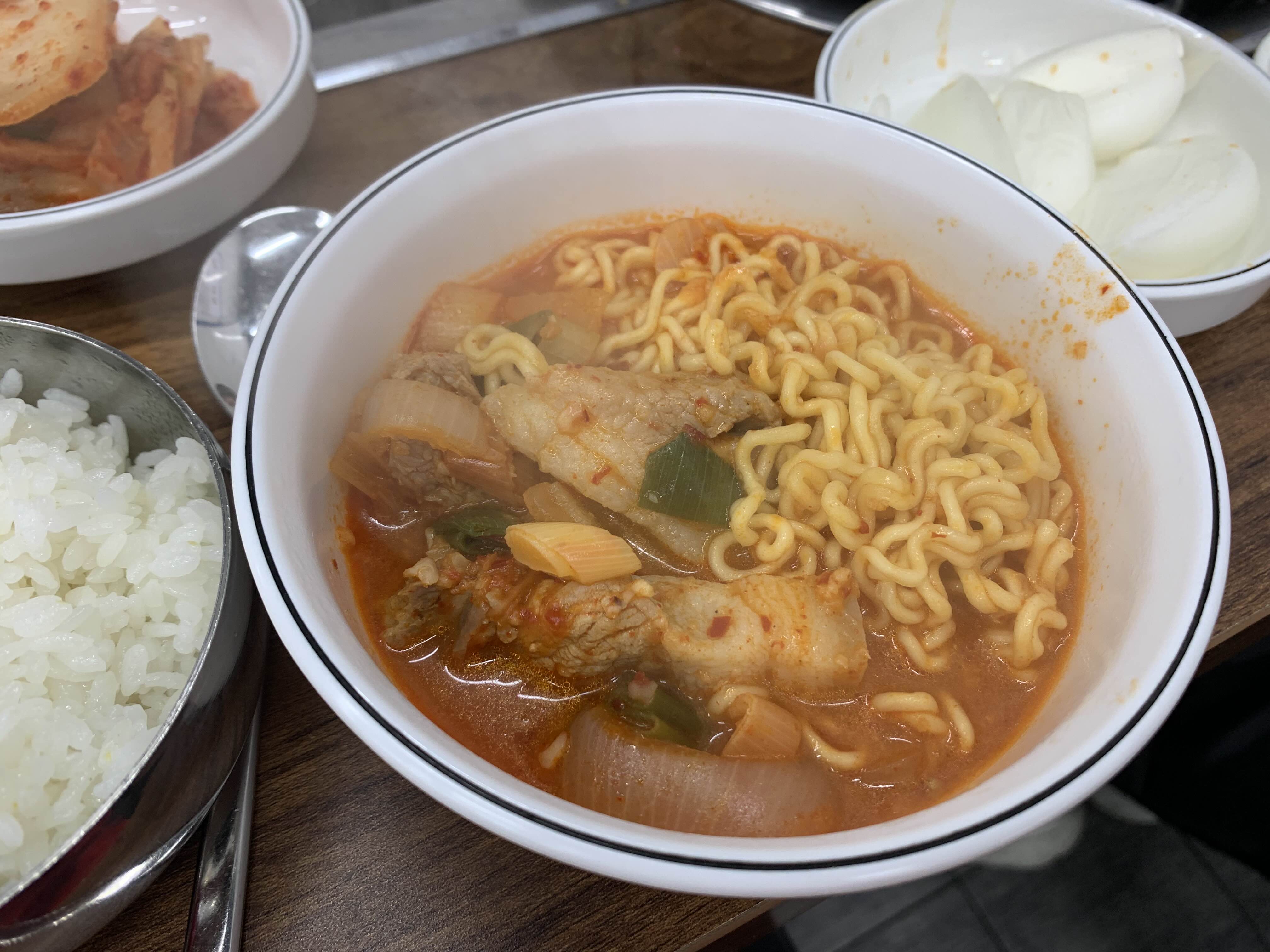 밀양돼지찌개
