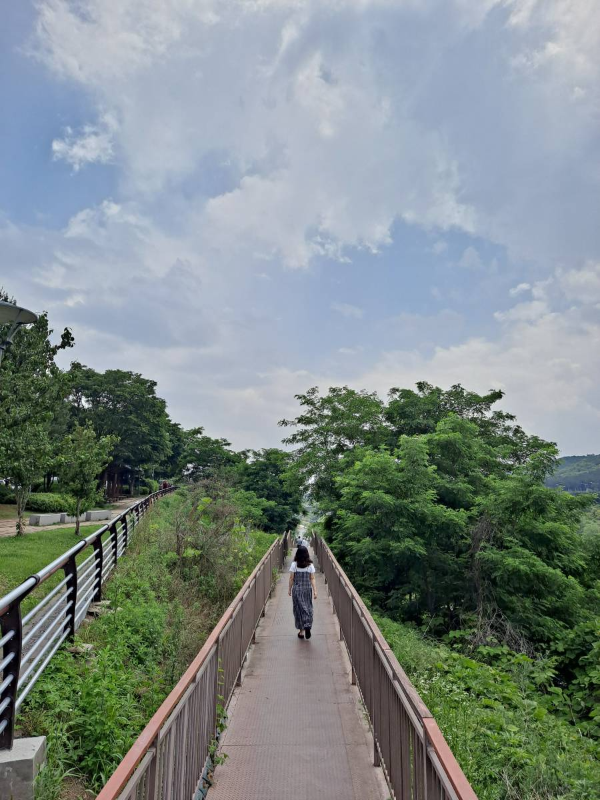 아라폭포 내려가는 길