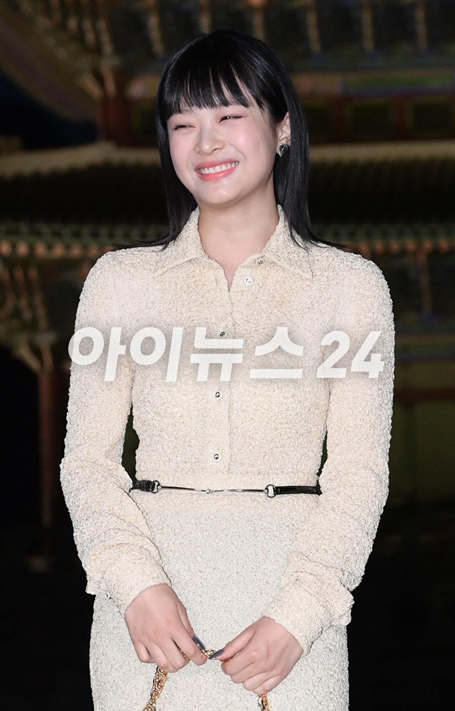 뉴진스 하니가 16일 오후 서울 경복궁에서 진행된 구찌(Gucci) 2024 크루즈 패션쇼에 참석하고 있다. [사진=정소희 기자]