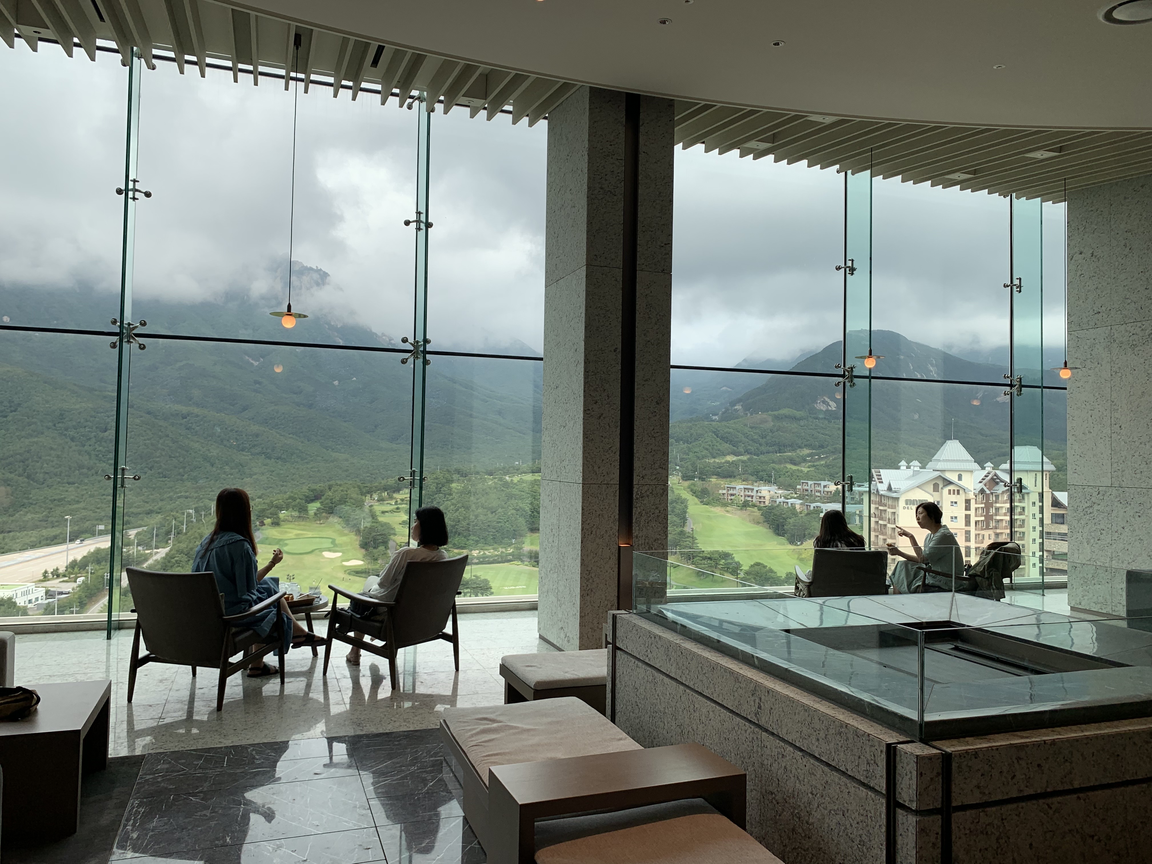 더-엠브로시아-울산바위-카페