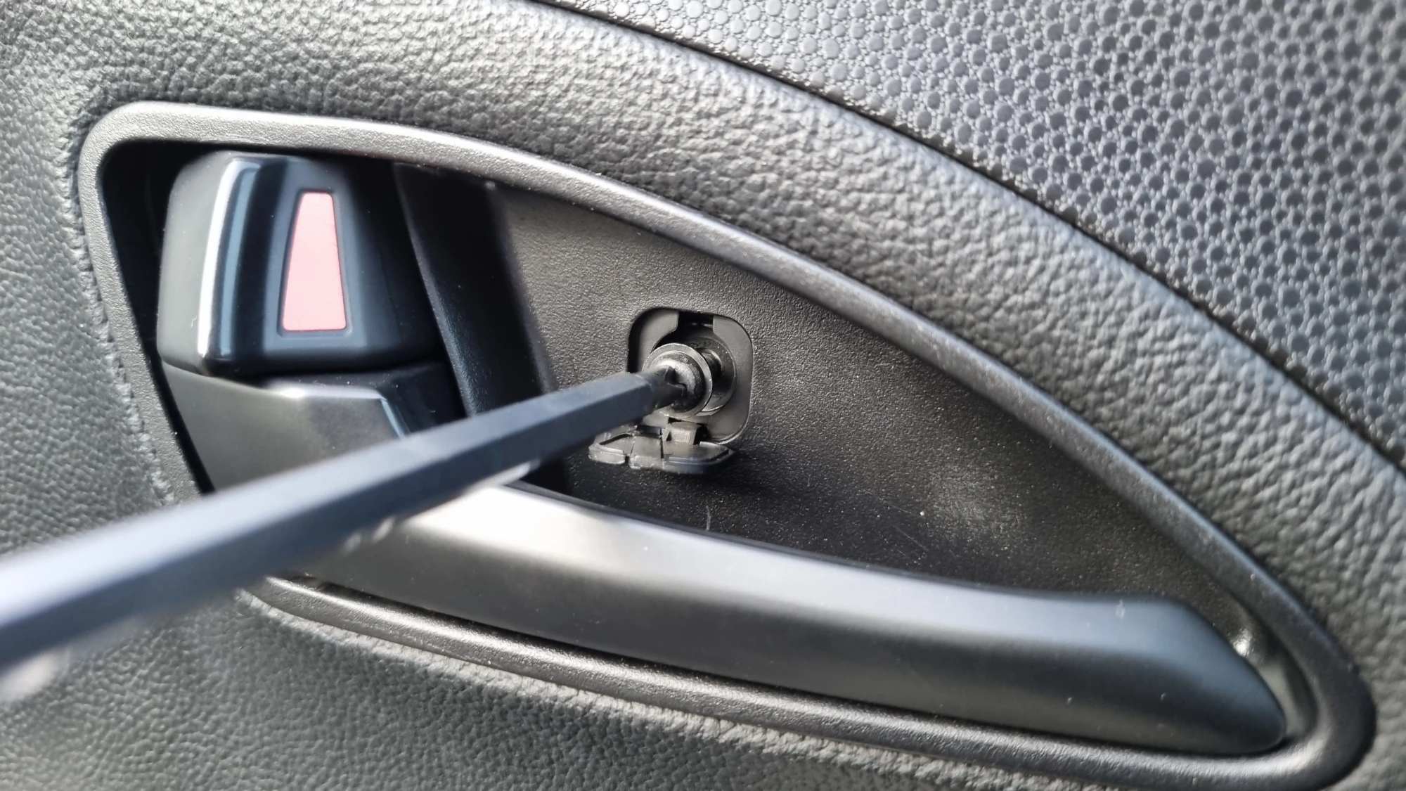 열림레버 고정 모습