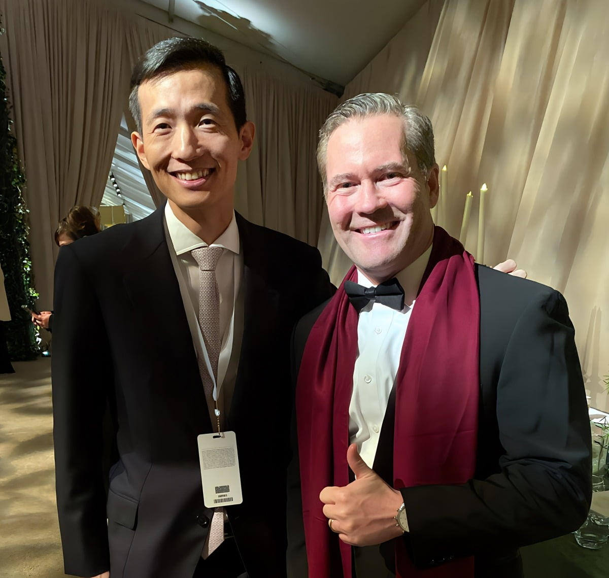 김동관 한화그룹 부회장과 마이크 왈츠 국가안보보좌관.