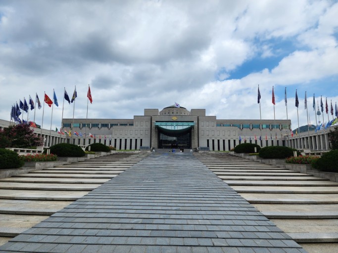 한국전쟁의 비극과 전쟁이 미친영향 평화에대한 중요성을 돌아볼수 있는 다양한 전시품과 체험형 학습을 해볼수 있는 교육현장