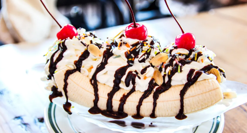 크림과 초코렛을 듬뿍 사용한 디저트