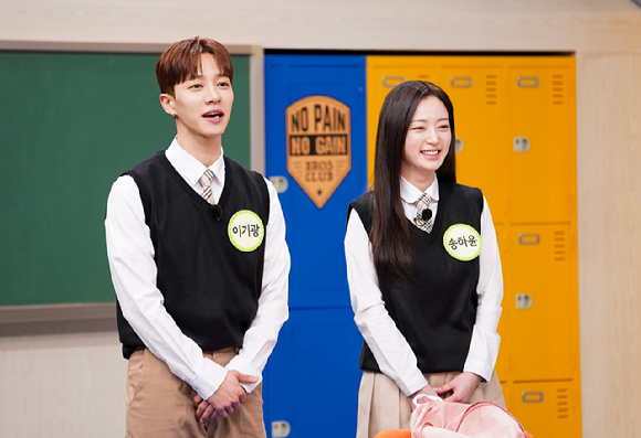 &#39;내 남편과 결혼해줘&#39; 이기광&#44; 송하윤이 JTBC &#39;아는 형님&#39;에 출연해 대화를 나누고 있다. [사진=JTBC]