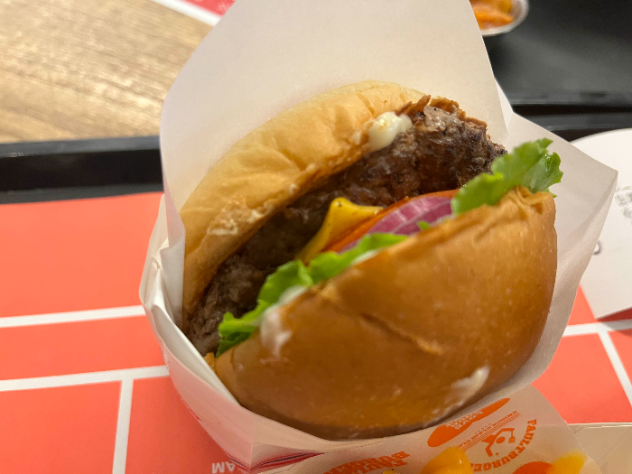 폴트버거(단품, 9,800원), 맛은 존마탱이지만 가격 아주 사악..ㅋㅋㅋ