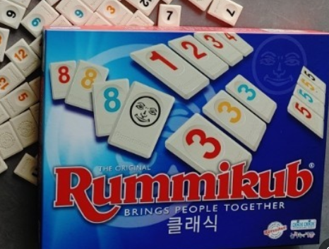 루미 큐브 – 전략과 운이 어우러진 두뇌 게임의 매력