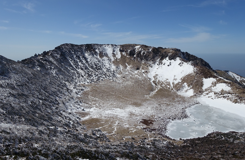 겨울 한라산 백록담의 모습