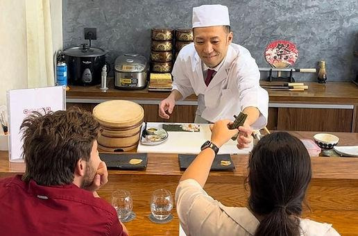 오마카세(おまかせ)는 일본어로 "맡기겠습니다", "셰프에게 맡긴다"는 뜻입니다.