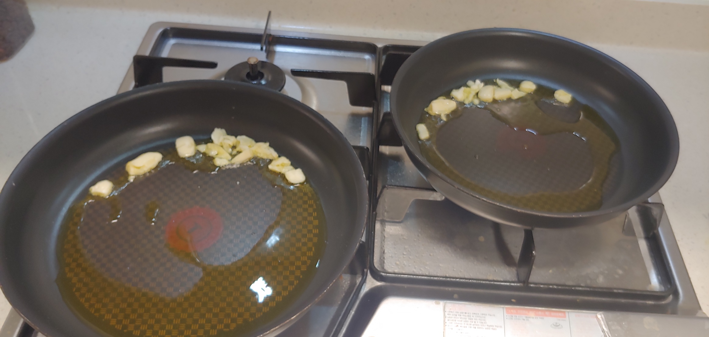 팬 2개, 고기 2개, 행복 2배