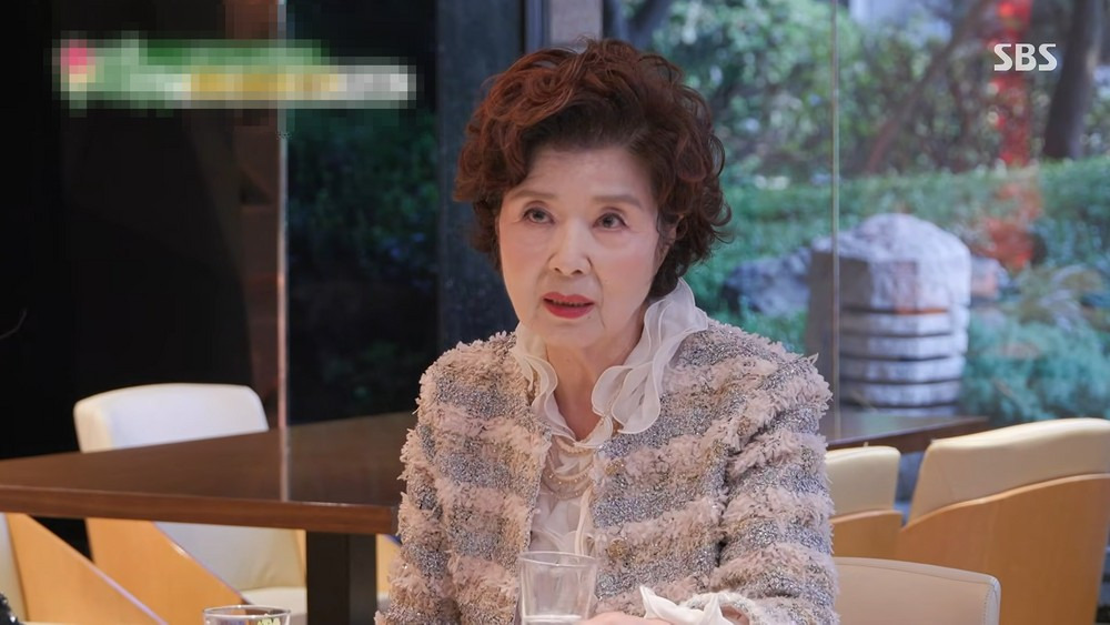 배우 윤미라 호텔 조식 자리의 표정