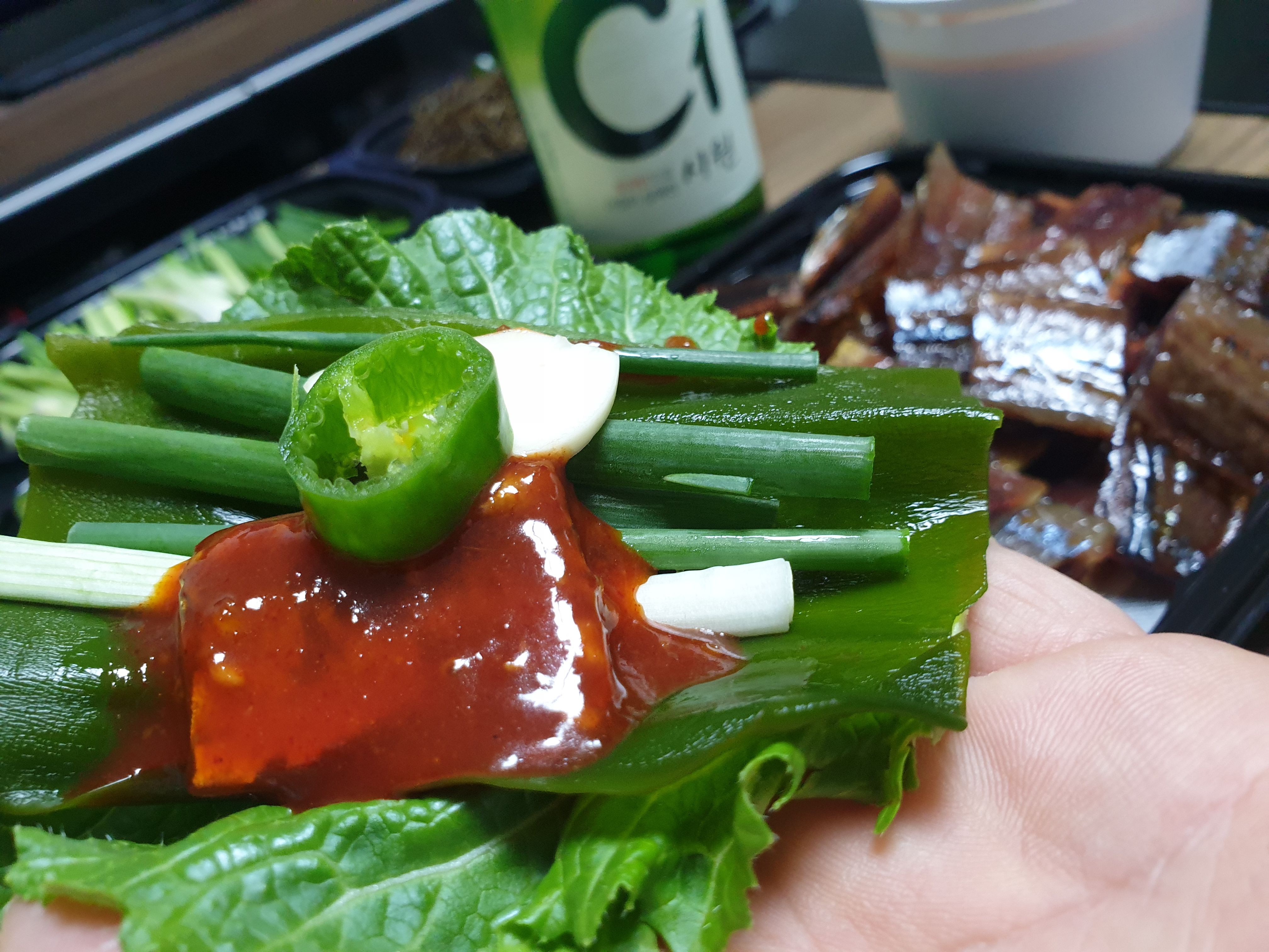 야채에 싼 과메기