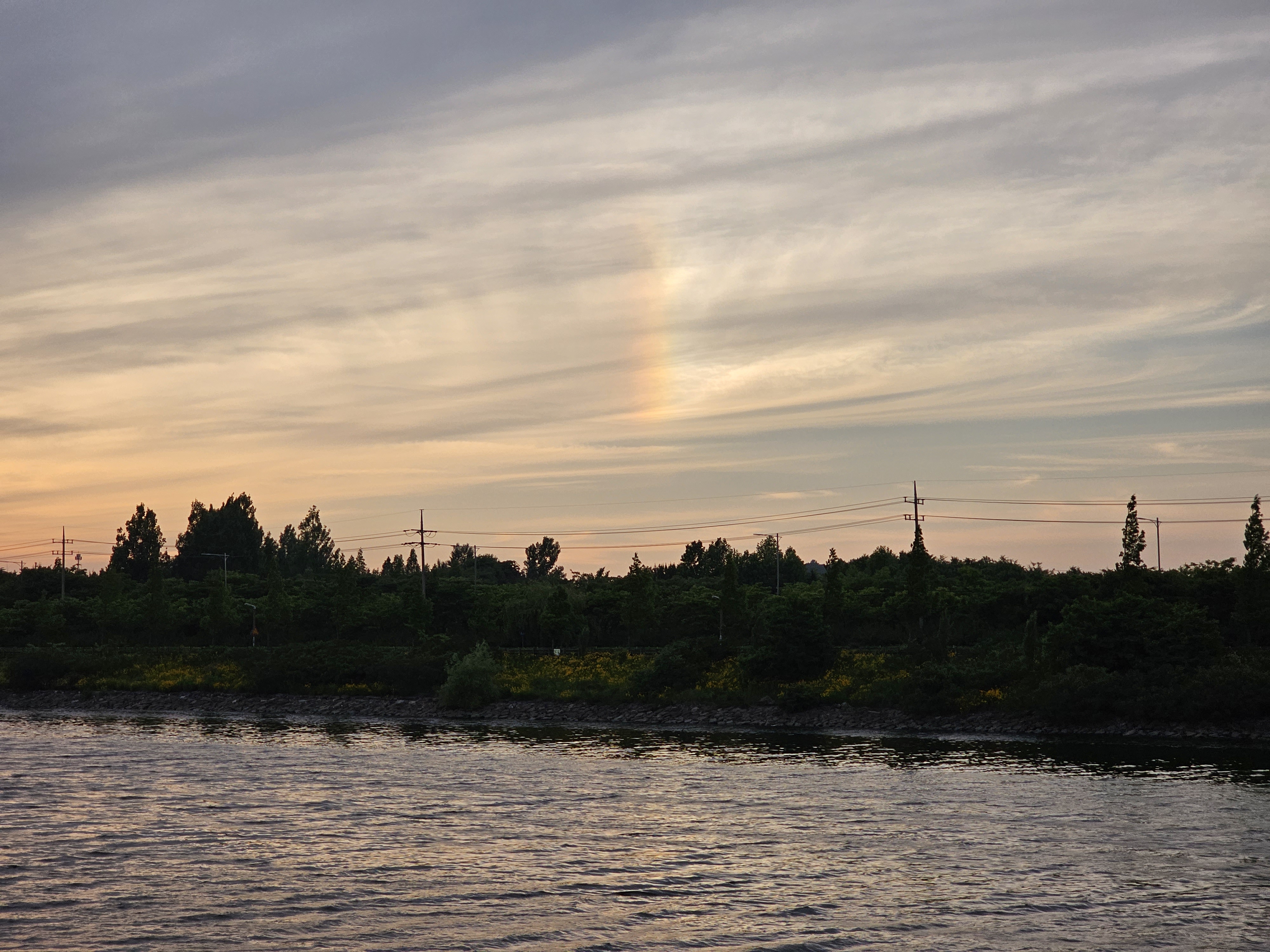 노을진 캠핑장, 아라뱃길 산책 중 무지개
