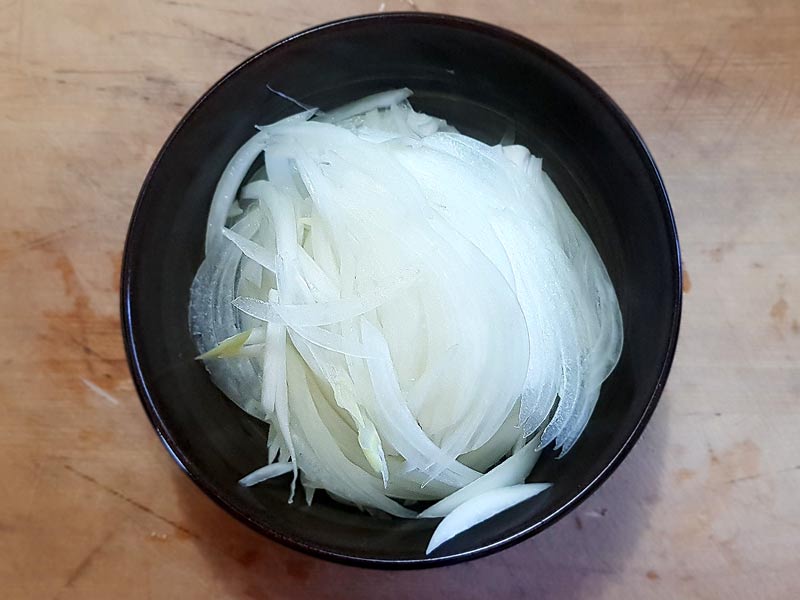 양파채는 얇게