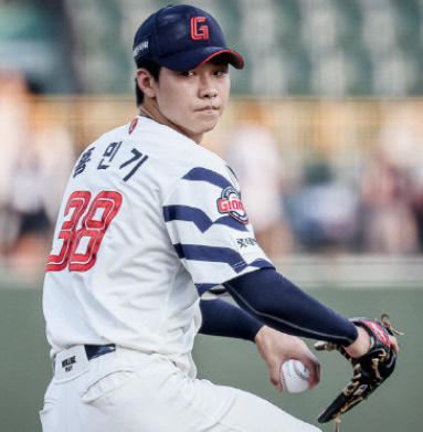 롯데 자이언츠 투수 홍민기 투구장면